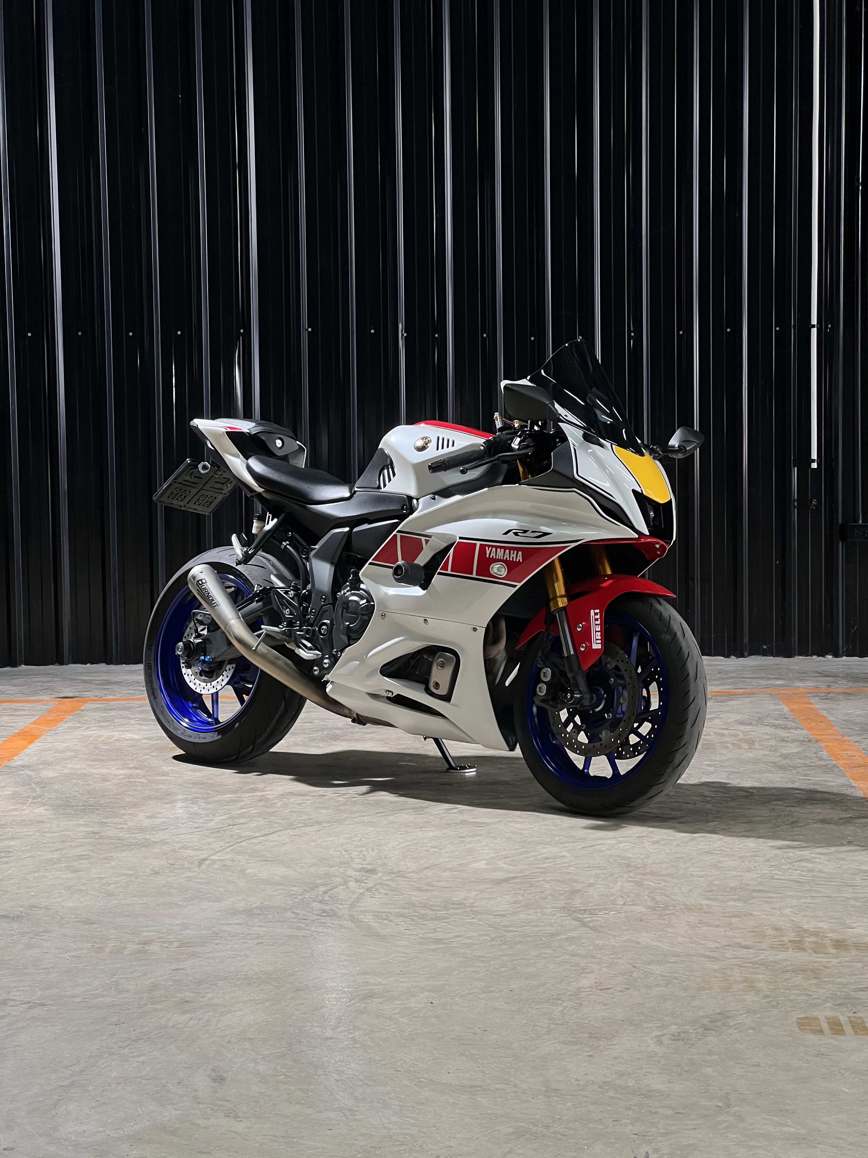 Yamaha R7